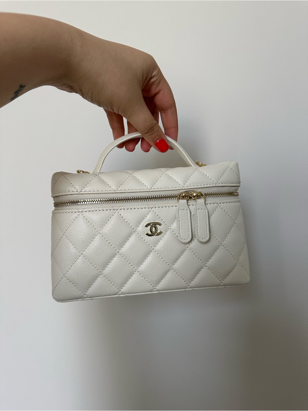 CHANEL White Quilted Vanity Cosmetic Case with Gold Hardware